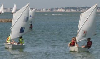  Escuela de vela deportiva y de ocio 33 